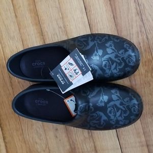 Crocs at work black with floral design